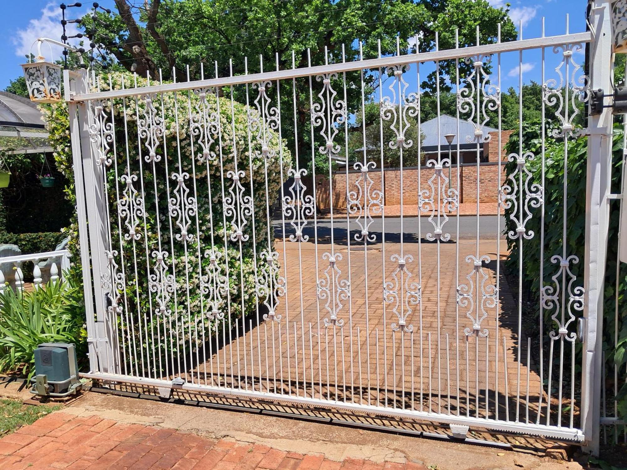 Jakkalsdraai Guest House Potchefstroom Exterior photo
